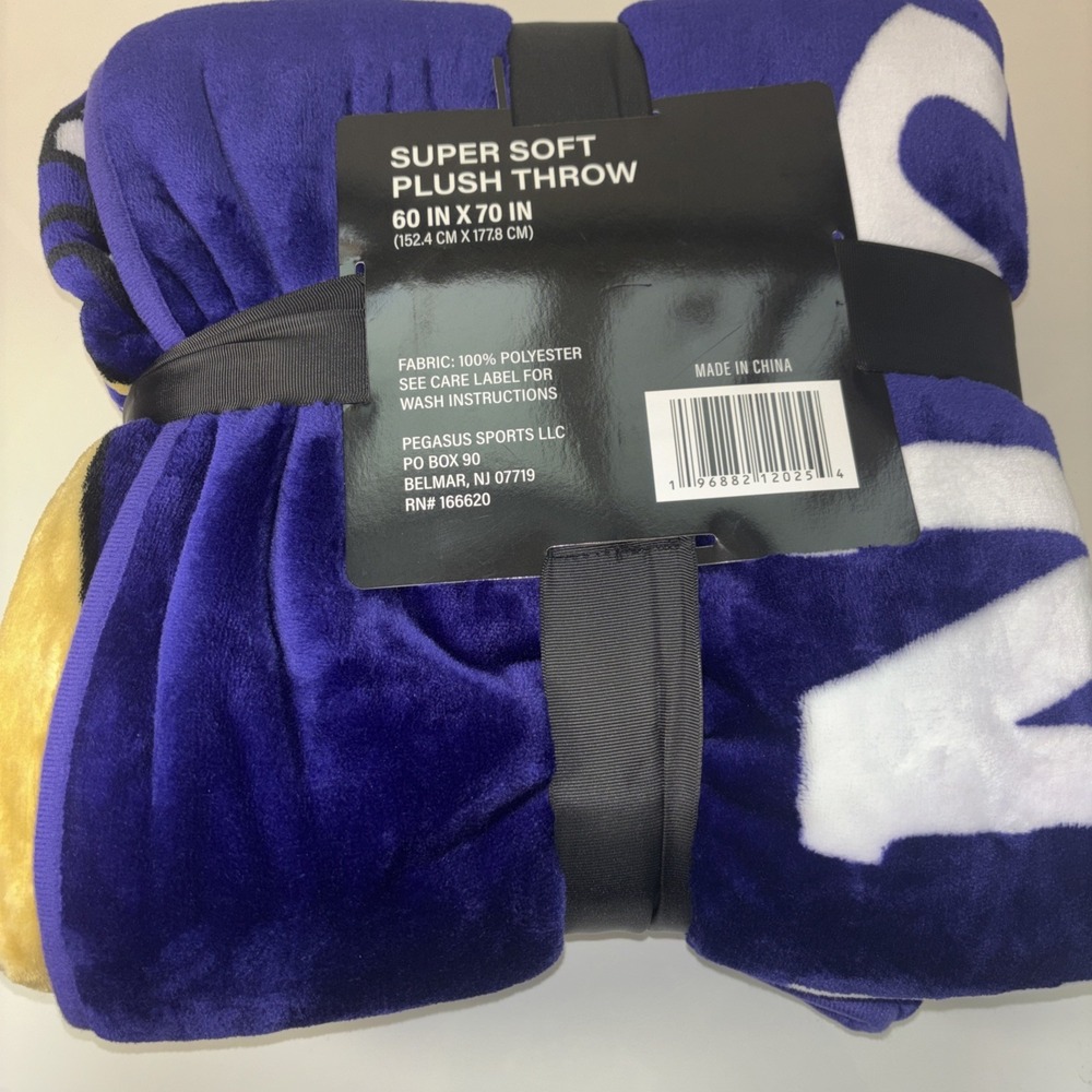 Washington Huskies Super Soft Plush Blanket 60"x70" Double Sided Football Colleg - Picture 4 of 5